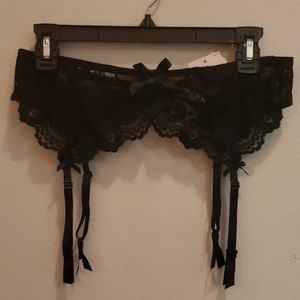 NWT Lace garter belt